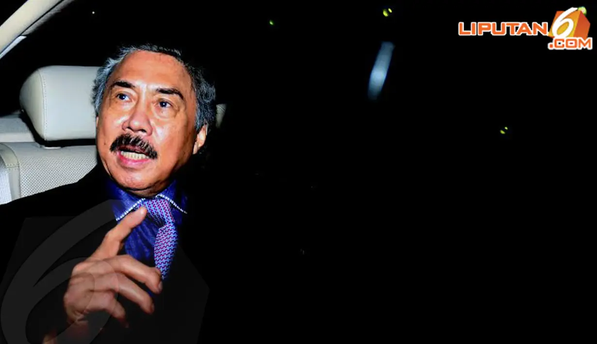 Sebelum meninggalkan gedung KPK, Gayus akan segera membuat laporan tertulis tentang   penerimaan Ipod ini ke KPK (Liputan6.com/Helmi Fithriansyah) 