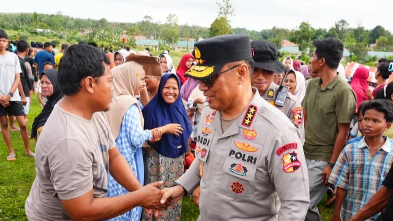 Wakapolri Cek Lokasi Bencana Sumatra