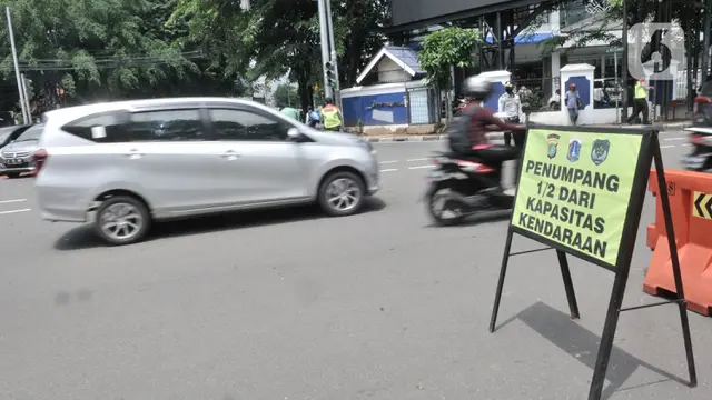 Penindakan Pengendara Pelanggar Aturan PSBB