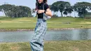 <p>Crop top dan tartan pants merupakan perpaduan terciamik untuk kamu yang ingin hangout seharian.&nbsp;(instagram/jessicajane99)</p>