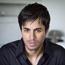Enrique Iglesias adalah penyanyi keturunan Spanyol yang telah mendunia 