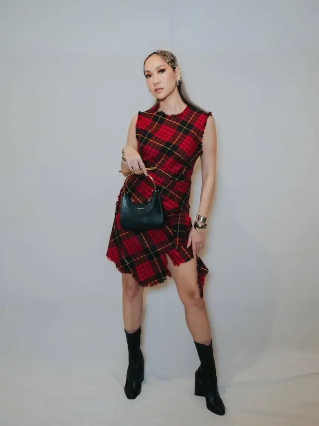 Potret Cantik Bunga Citra Lestari dalam Balutan Mini Dres, Unik Namun Tetap Anggun