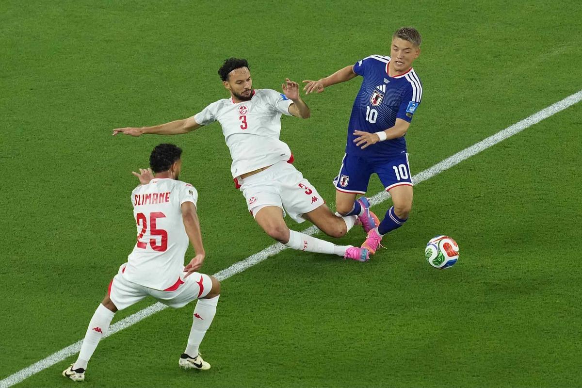 FOTO: Jepang Lolos ke 32 Besar Usai Hajar Tunisia