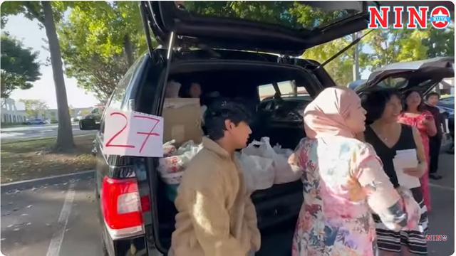 Nino Kuya jualan gorengan