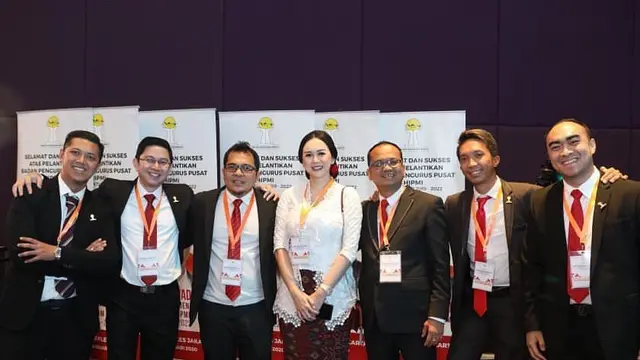 Potret Cantik Aura Kasih Memakai Kabaya saat Bertemu Jokowi