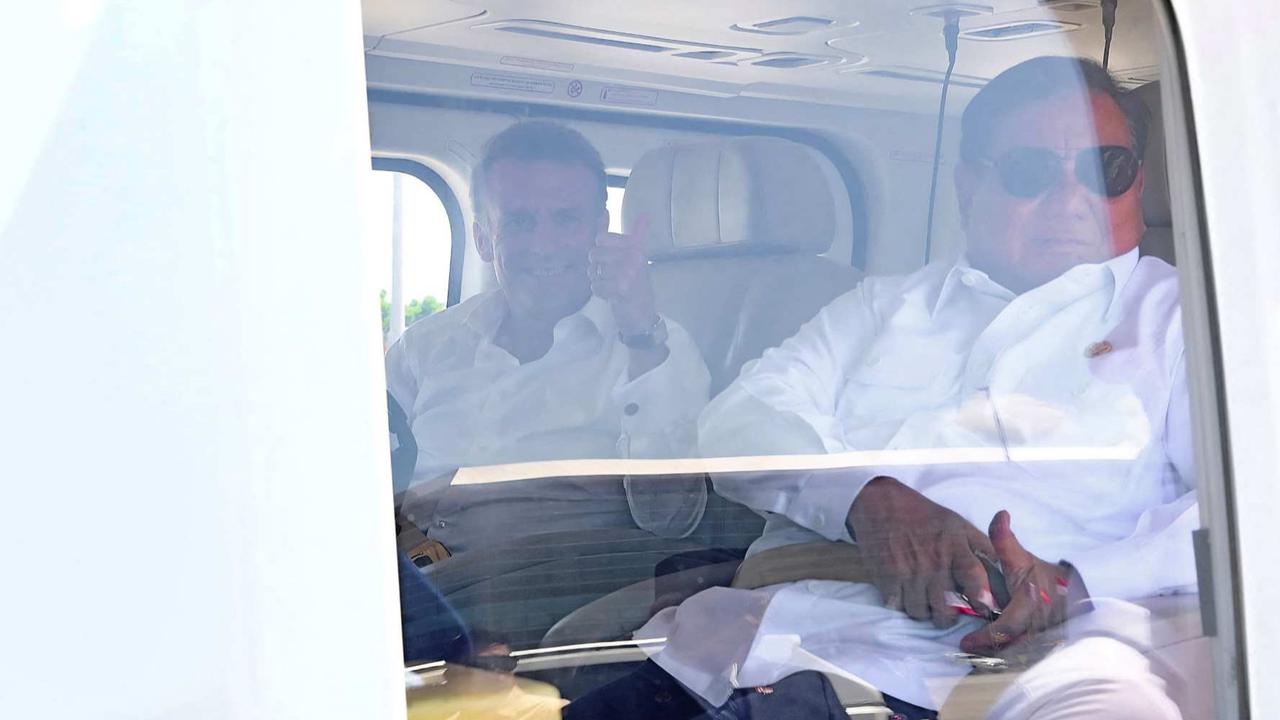 FOTO: Momen Prabowo dan Macron Kunjungi Akmil Magelang, Akrab Satu Helikopter dan Gagah Naik Maung Tangguh!