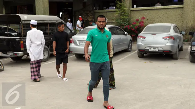 20161216-Timnas-Indonesia-Salat-Jumat-HEL