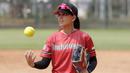 Pemain Timnas Softball Putri, Cresida Mariska, saat latihan di Lapangan Softball, GBK, Jakarta, Selasa (12/11). Sebanyak 17 atlet akan turun di SEA Games 2019 mendatang. (Bola.com/M Iqbal Ichsan)