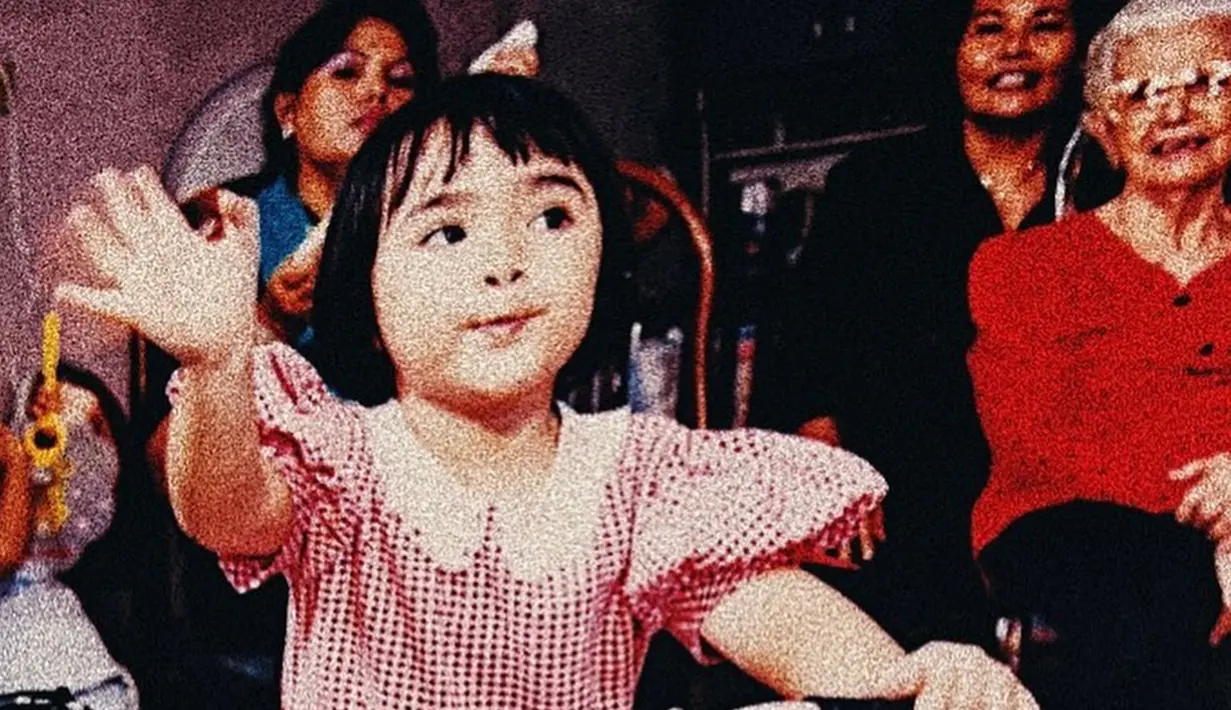 Ini adalah postingan Amanda Manopo pada Oktober 2022. Disebut cantik sedari dulu, artis kelahiran 6 Desember 1999 ini ramai dipuji warganet, karena kebetulan Amanda Manopo tidak tutup kolom komentar pada unggahan ini. Sertakan keterangan 'Dadah', netizen penasaran akan makna caption Amanda Manopo ini. (Liputan6.com/IG/@amandamanopo)