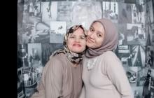 Hamil Bareng, Wanita Ini Bagikan Momen Maternity Shoot Bersama Ibunda
