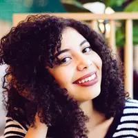 ilustrasi perempuan tersenyum/Photo by Alex Holyoake on Unsplash