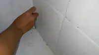 Tanpa Sitrun, Ini Cara Bersihkan Kerak pada Lantai Kamar Mandi dengan 2 Bahan Dapur  (YouTube/Marianti Sukses)