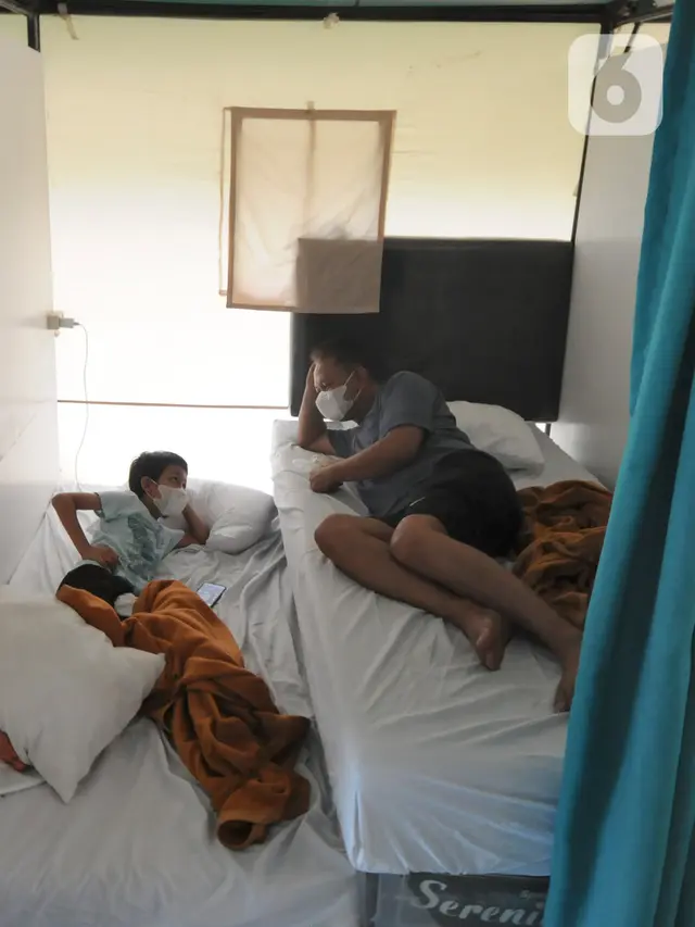 Keseharian Para Pasien Tenda Glamping Rumah Lawan Covid-19 di Tangsel