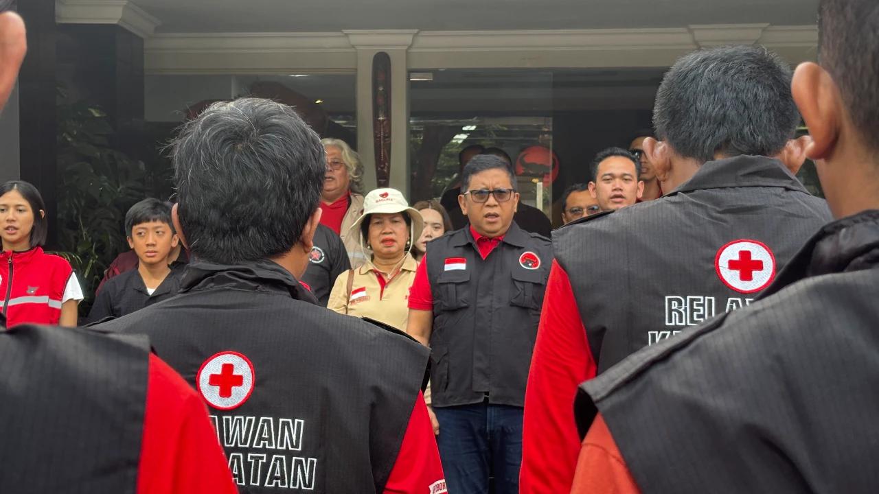 Megawati Tulis Sendiri Daftar Logistik buat Korban Banjir Sumatra, Hasto PDIP: Bu Mega Sampai Pergakan Pentingnya Penggunaan Sarung