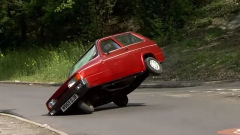 Reliant Robin Tidak Mudah Terguling Seperti Pada Film Mr. Bean