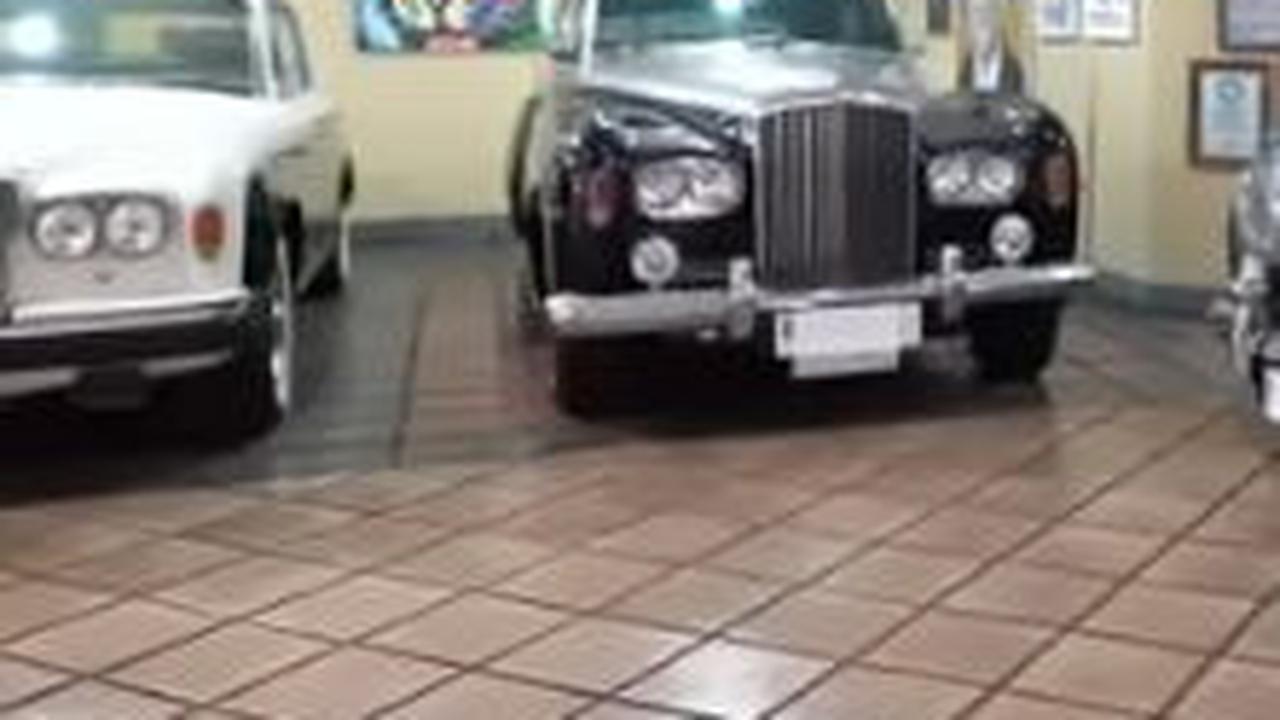 Garasi Rumah Bambang Soesatyo Berisi Mobil Klasik Mewah<br>