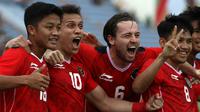 Timnas Indonesia U-23 berhasil meraih kemenangan usai menghadapi Filipina pada laga ketiga fase Grup A SEA Games 2021 yang berlangsung di Stadion Viet Tri, Phu Tho, Vietnam, Jumat (13/05/2022) sore WIB. Berikut ini aksi-aksi terbaik dari Egy Maulana dan kolega saat berhasil membawa Garuda Muda memuncaki klasemen Grup A untuk sementara. (Bola.com/Ikhwan Yanuar)