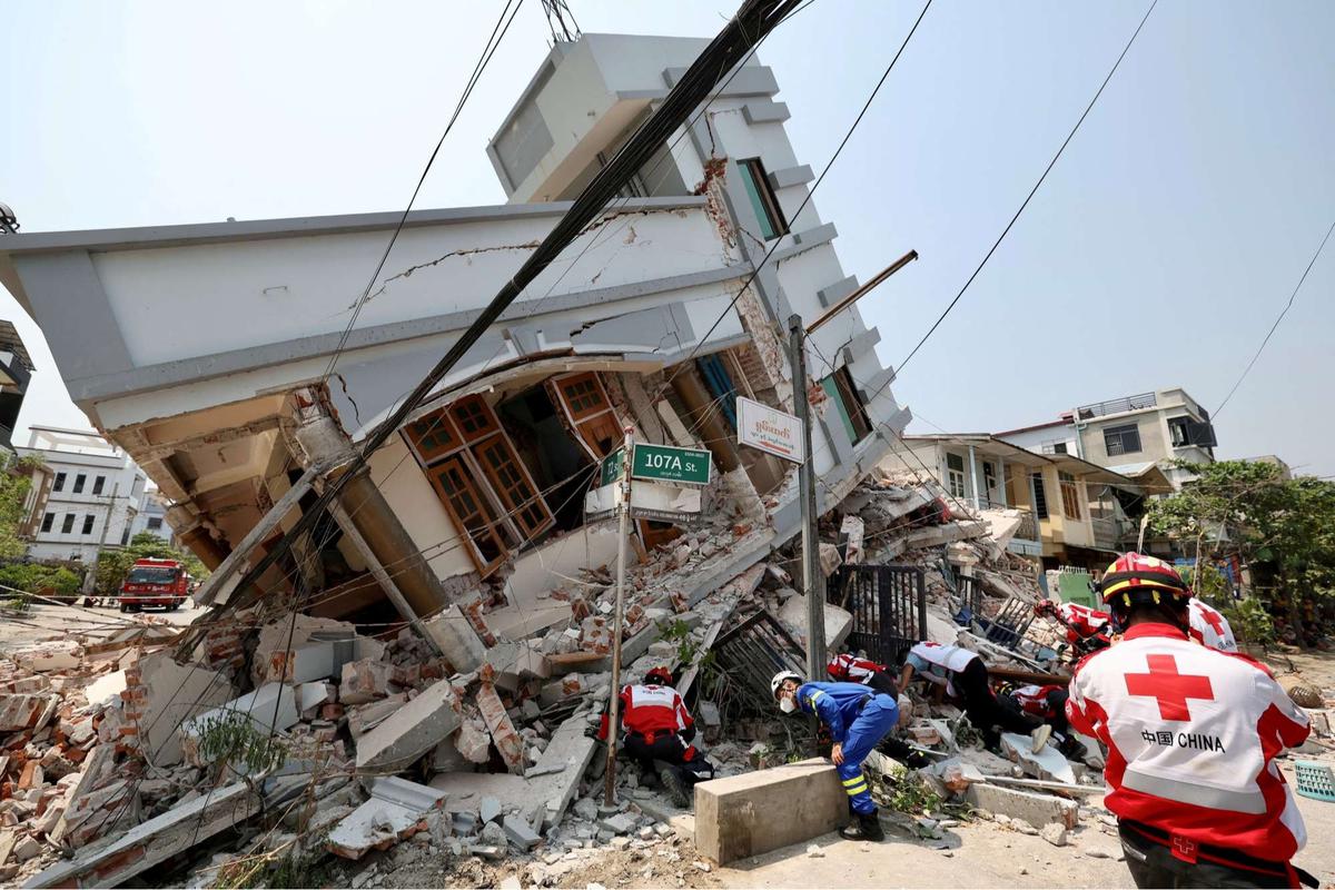 Kehancuran bangunan akibat gempa mematikan Myanmar