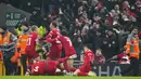 Pemain Liverpool, Trent Alexander-Arnold, melakukan selebrasi setelah mencetak gol ke gawang Fulham pada laga pekan 14 di Stadion Anfield, Minggu (3/12/2023). Bek bernomor punggung 66 itu mencetak gol penentu The Reds atas Fulham sehingga skor berakhir 4-3. (AP Photo/Jon Super)