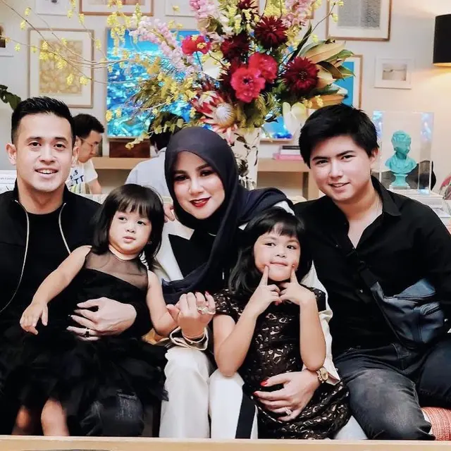 [Fimela] Olla Ramlan dan Sean