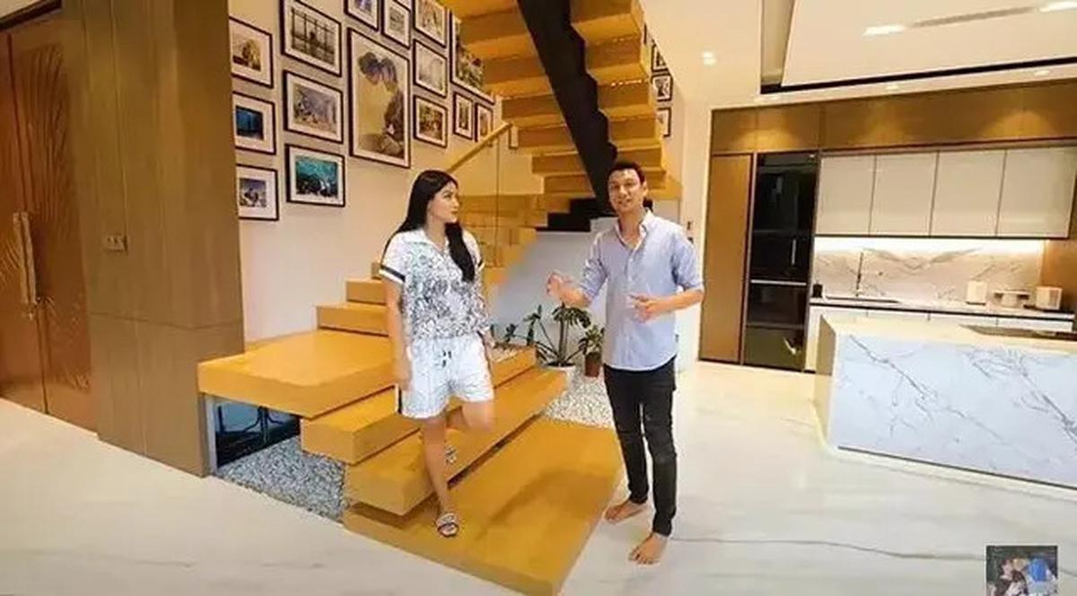 Intip Potret Dapur Mewah Milik Titi Kamal dan Christian Sugiono yang Punya Model Elegan