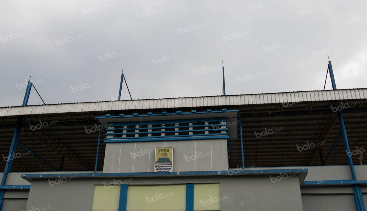 Suasana depan Stadion Sidolig yang merupakan kompleks tempat beradanya Mess Persib di Bandung, Jawa Barat, Senin (2/5/2016). (Bola.com/Vitalis Yogi Trisna)