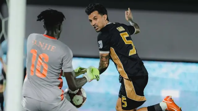 Stefano Lilipaly dan Omar Njie - AFC Challange League 2025/2026