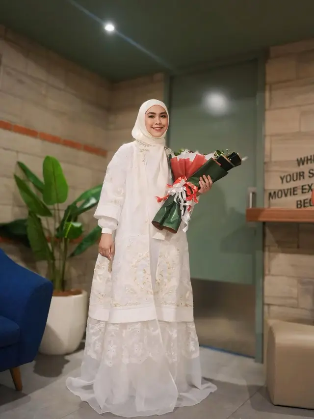 Outfit Keluarga Ria Ricis di Gala Premiere Film Gaza, Dukung Oki Setiana Dewi