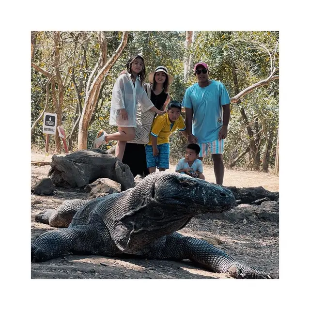 6 Potret Nia Ramadhani dan Ardi Bakrie Liburan ke Labuan Bajo, Jajal Diving