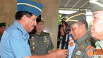 Citizen6, Jakarta: Dalam sambutannya Panglima TNI mengatakan bahwa perubahan dan pergantian adalah realita hidup yang harus dijalani setiap manusia ciptaan Tuhan Yang Maha Esa. Demikian juga dalam organisasi TNI. (Pengirim: Badarudin Bakri)