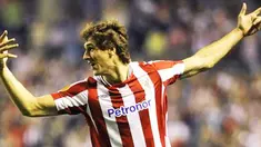 Selebrasi striker Athletic Bilbao, Fernando Llorente seusai mencetak gol keduanya ke gawang FK Austria Wien pada partai Europa League yang digelar di San Mames Stadium, Bilbao, 17 September 2009. AFP PHOTO/Rafa Rivas 