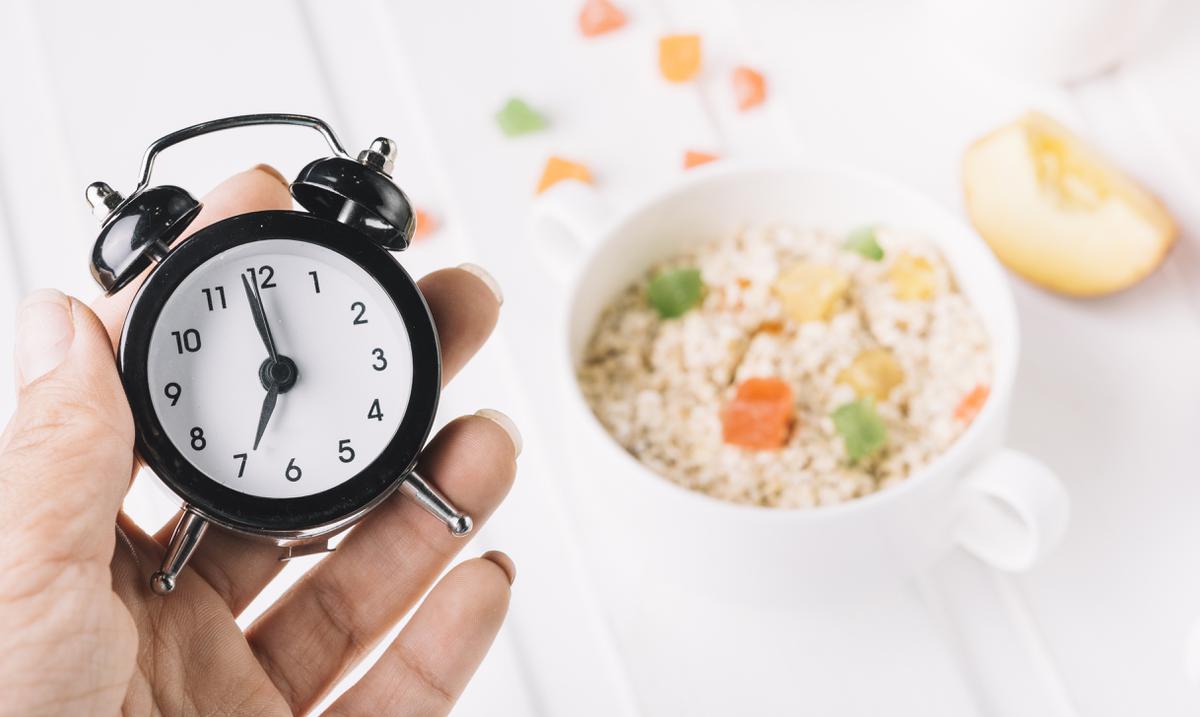 intermittent fasting yaitu metode pengaturan pola makan dengan cara berpuasa dalam jangka waktu tertentu