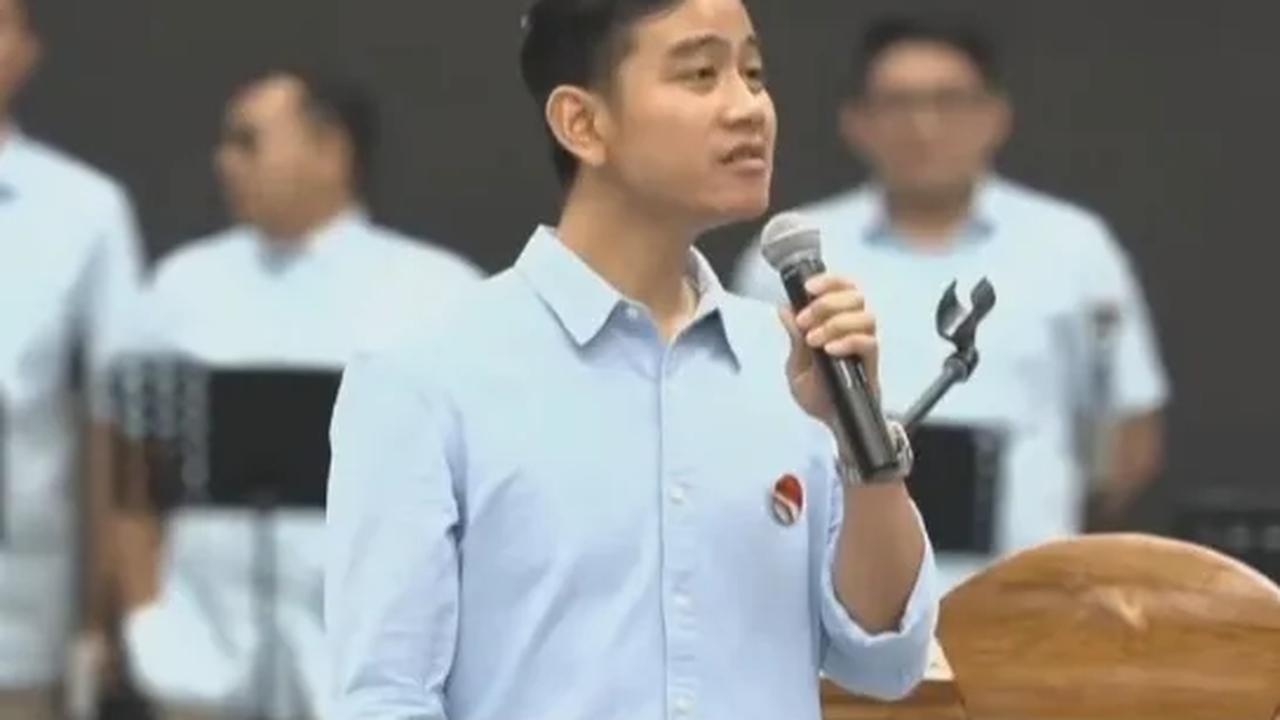 <br>Gibran menanggapi santai pernyataan Komarudin.