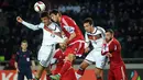 Duel panas terjadi di laga kualifikasi Piala Eropa 2016 antara Georgia dengan Jerman di Locomotiv Stadium, Minggu (29/3/2015). Jerman menang 2-0 atas Georgia. (AFP PHOTO/Vano Shlamov)