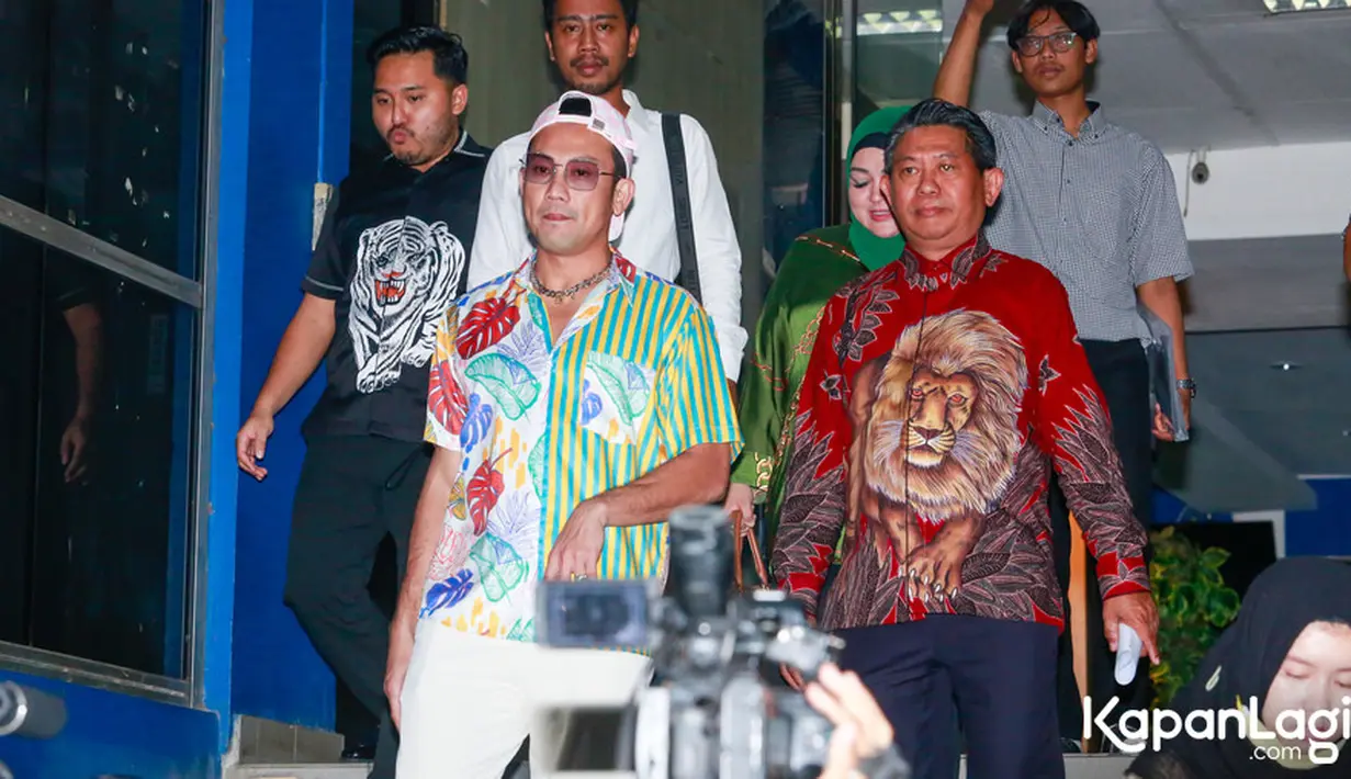 Densu yang telah menikah dengan Olivia Allan pada tahun 2020 lalu merasa kaget dengan permintaan Verny Hasan. [Foto: Muhammad Akrom Sukarya/KapanLagi.com]