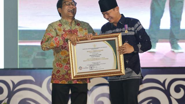 Bupati Trenggalek Nur Arifin Raih Penghargaan dari Kementerian Desa, PDT Dan Transmigrasi