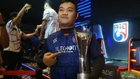 Ferry Gumilang yang memakai Arema FC berhasil meraih gelar juara di Oxtrade IFeLeague 1. Pada grand final, Ferry sukses membawa Arema menang dalam tiga gim melawan Persiraja Banda Aceh. (dok. Oxtrade IFeLeague 1)