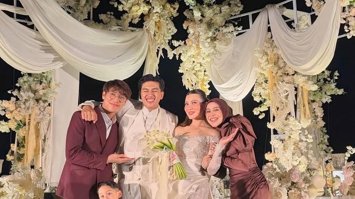 6 Gaya Serasi Pasangan Artis di Pernikahan Harris Vriza dan Haviza Anjani di Bali, Syifa Hadju-El Rumi hingga Lesti Kejora-Rizky Billar