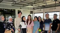 Momen Pertemuan Dinda Hauw dan Keluarga Rey Mbayang. (Sumber: Instagram.com/soniambayanggg)