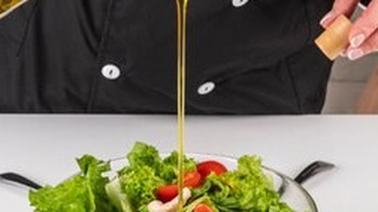 4. Minyak Zaitun (Olive Oil): Pilihan Terbaik untuk Salad yang Sehat