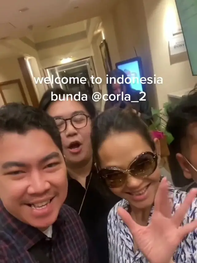 Bunda Corla Tiba di Tanah Air