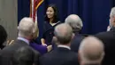 Michelle Wu tersenyum setelah dilantik sebagai Wali Kota Boston, di Balai Kota Boston, Selasa (16/11/2021). Michelle Wu dilantik sebagai perempuan pertama yang menjabat sebagai Wali Kota Boston. (AP Photo/Charles Krupa)