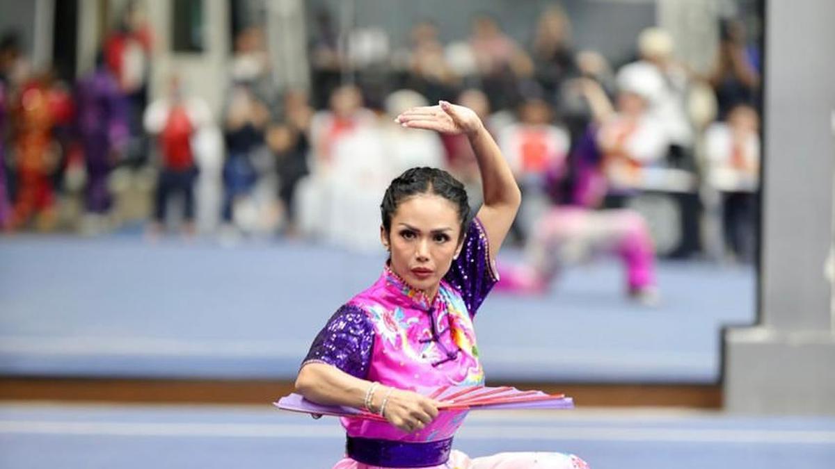 Potret Atletis Krisdayanti Latihan untuk Kompetisi Wushu di Usia 50 Tahun, Berbalut Busana Cerah Bernuansa Ungu