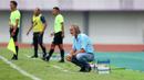 <p>Pelatih kepala Dewa United, Jan Olde Riekerink pada laga pekan pertama BRI Liga 1 2023/2024 antara Dewa United Vs Arema FC di Stadion Indomilk, Tangerang, Minggu (02/07/2023). (Bola.com/Bagaskara Lazuardi)</p>