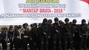 Personel Polri mengikuti apel gabungan Penyelenggara Pemilu 2019 di Lapangan Monas, Selasa (18/9). Apel yang diikuti 3.000 personel TNI Polri itu dipimpin Kapolri Jenderal Tito Karnavian dan Panglima TNI Marsekal Hadi Tjahjanto. (Merdeka.com/Imam Buhori)
