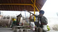siswa SMK Negeri 1 Singosari Malang berhasil mengolah sampah plastik menjadi bahan bakar alternatif.
