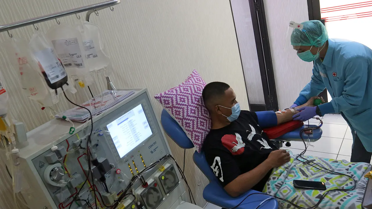 FOTO: Penyintas COVID-19 di Bekasi Donorkan Plasma Konvalesen