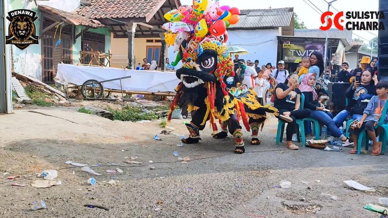 Tampilkan Gerakan Barong yang Atraktif
