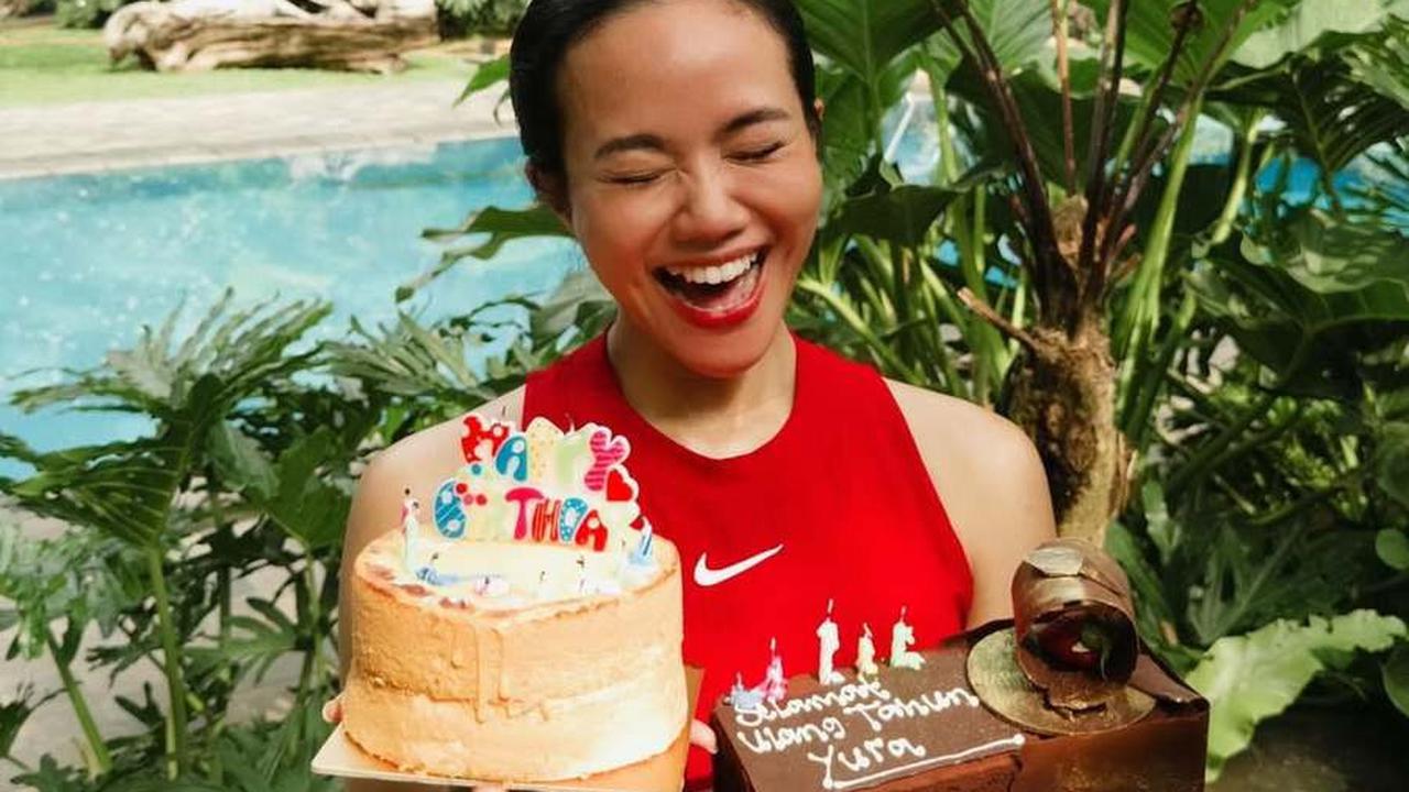 8 Potret Ultah Yura Yunita Dirayakan Bareng Nagita Slavina & Teman-Teman Main Padel, Dapat Kado Spesial