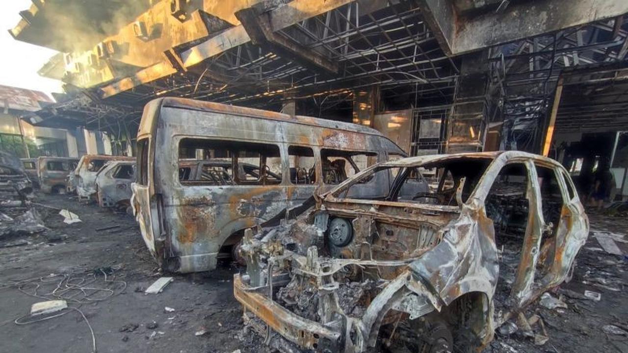 Tragedi 67 Mobil Terbakar: Kerusuhan di Kantor DPRD Makassar Tewaskan Tiga Orang